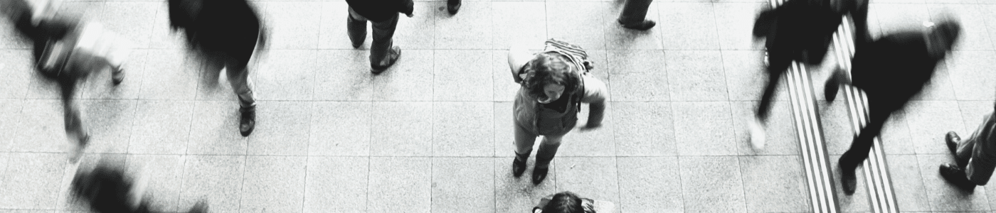 People walking quickly with blur effects
